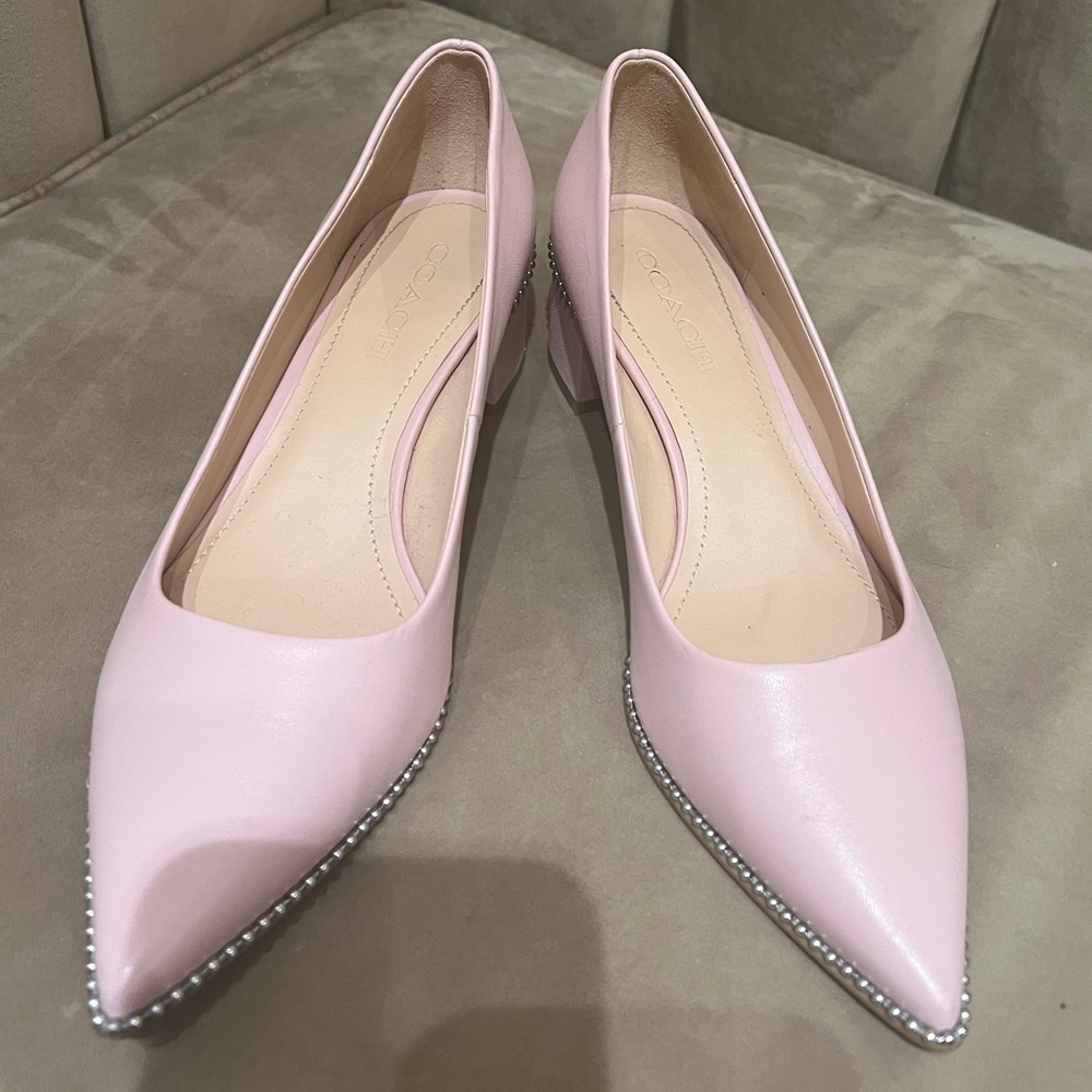 Coach Willa Pump